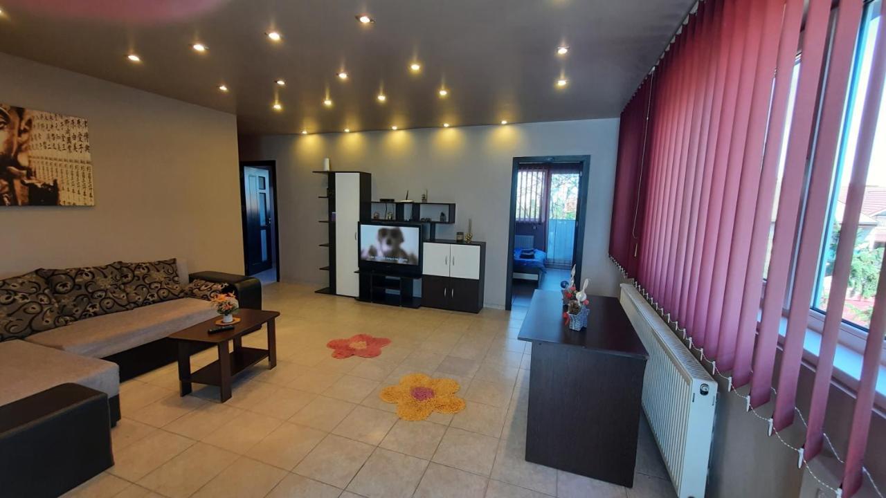 Spacious, Modern Condo In New Villa - Sleeps 6 Bukarest Exterior foto