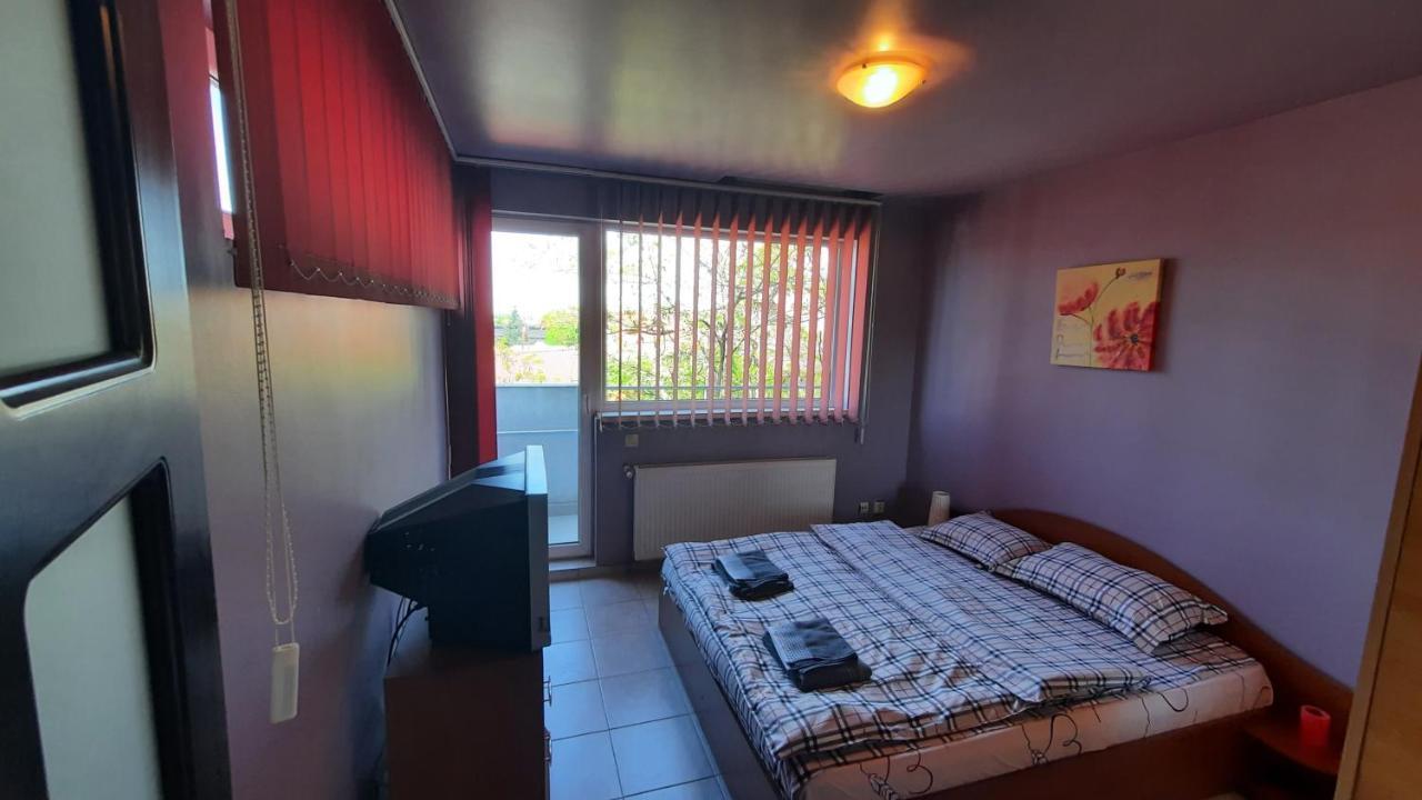 Spacious, Modern Condo In New Villa - Sleeps 6 Bukarest Exterior foto