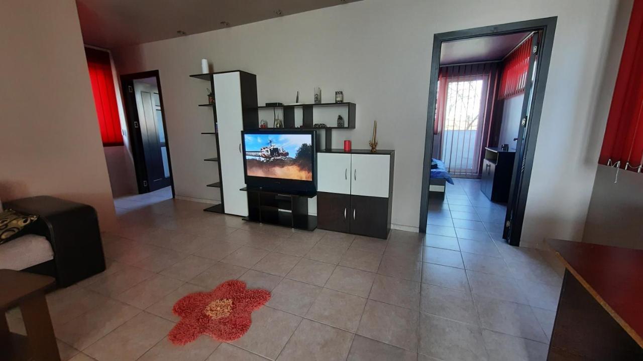 Spacious, Modern Condo In New Villa - Sleeps 6 Bukarest Exterior foto