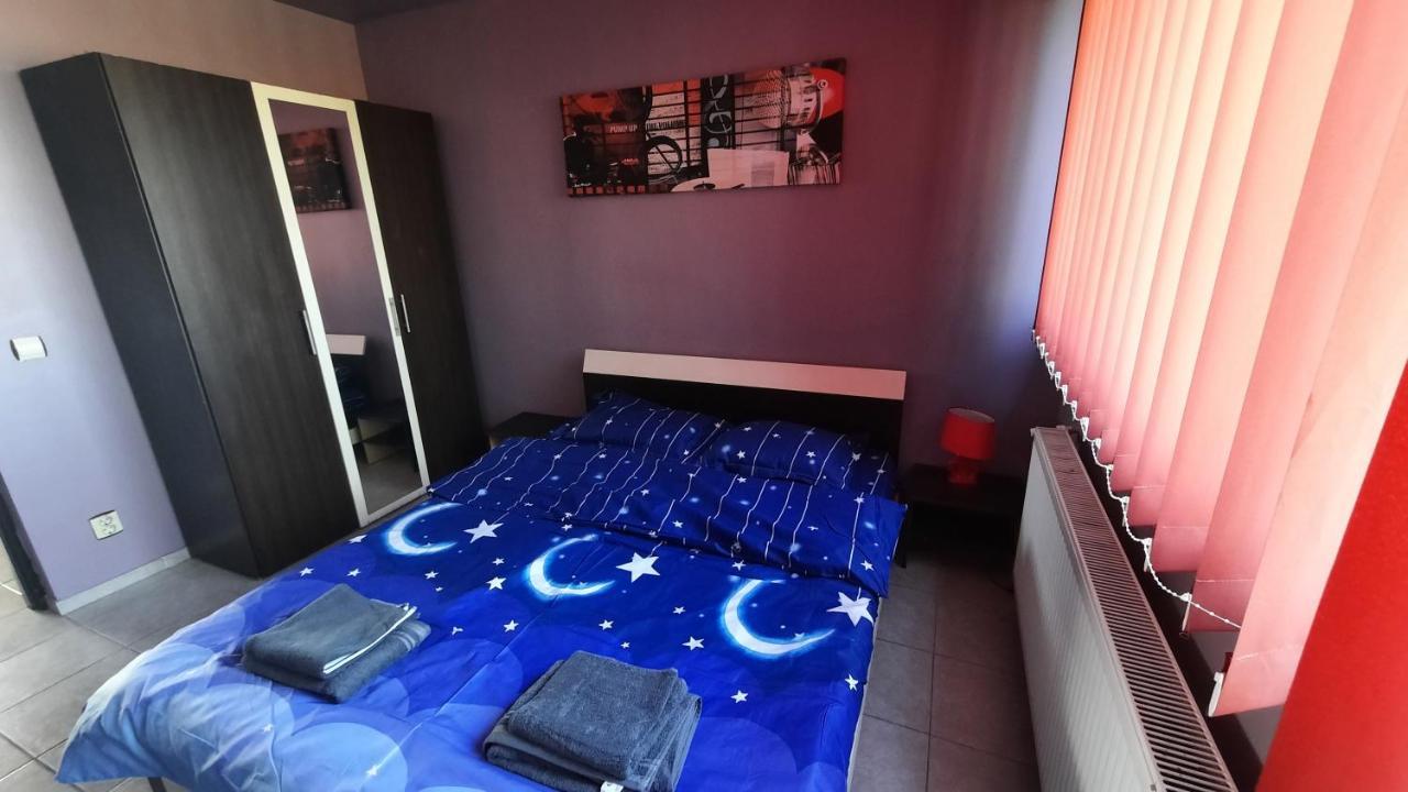 Spacious, Modern Condo In New Villa - Sleeps 6 Bukarest Exterior foto