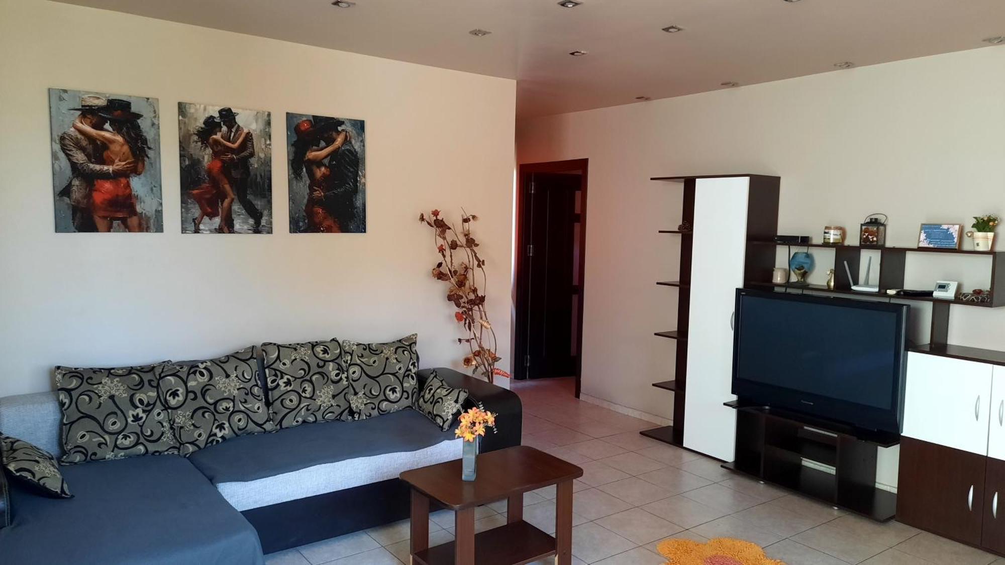 Spacious, Modern Condo In New Villa - Sleeps 6 Bukarest Exterior foto
